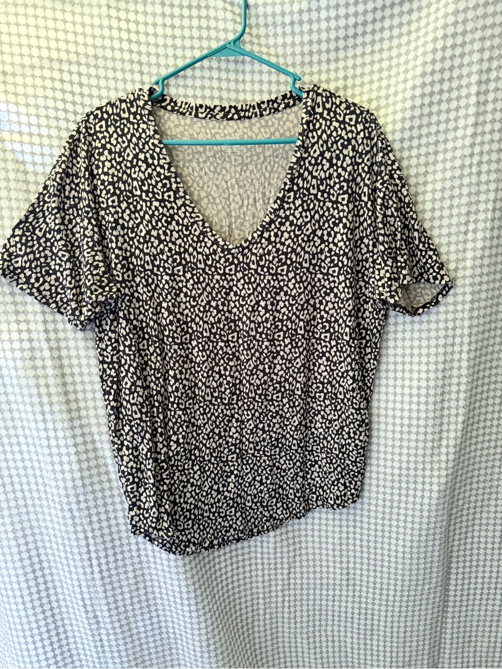 American Eagle Outfitters Black and White Leopard V-Neck Short Sleeve Top